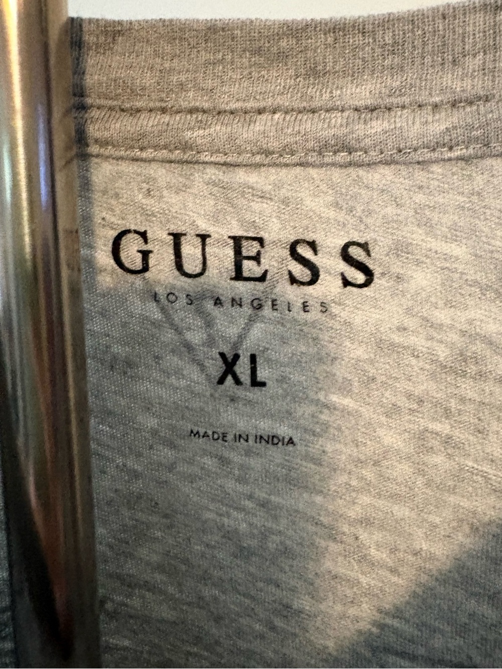 Vintage GUESS Men's Light Gray Logo-Print Short Sleeve Tee - Picture 3 of 3